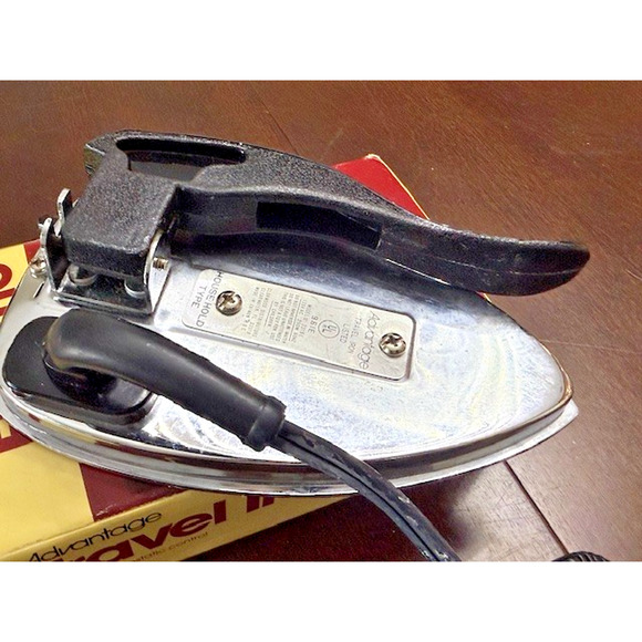 Advantage 2319E Electric Travel Iron Vintage Folding Handle 8' Cord, Box, Works! - Picture 10 of 16